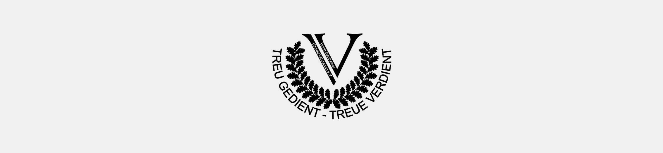 Logo mit dem Buchstaben V und dem Schriftzug "TREU GESDIENT - TREUE VERDIENT" umgeben von Lorbeerblättern.