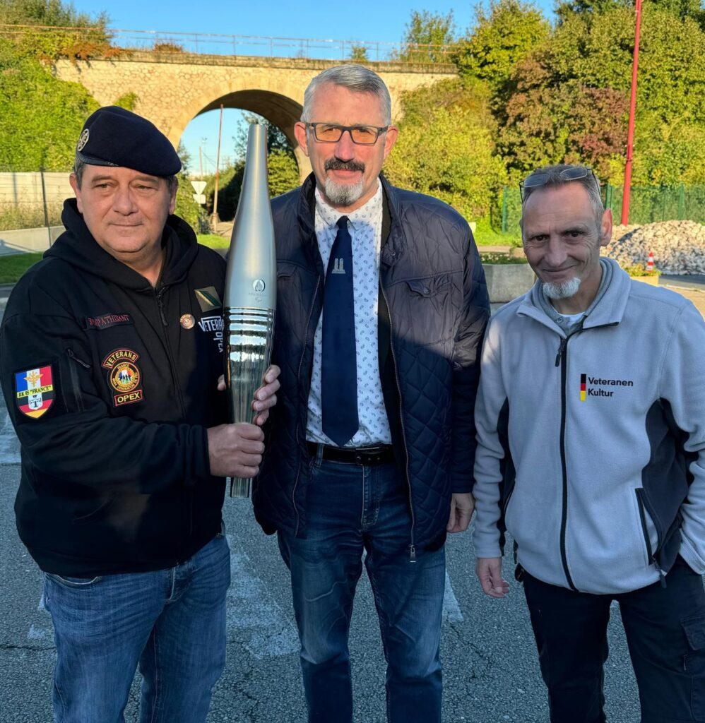 Bernhard, Willy und Christophe mit der Olympischen Flamme