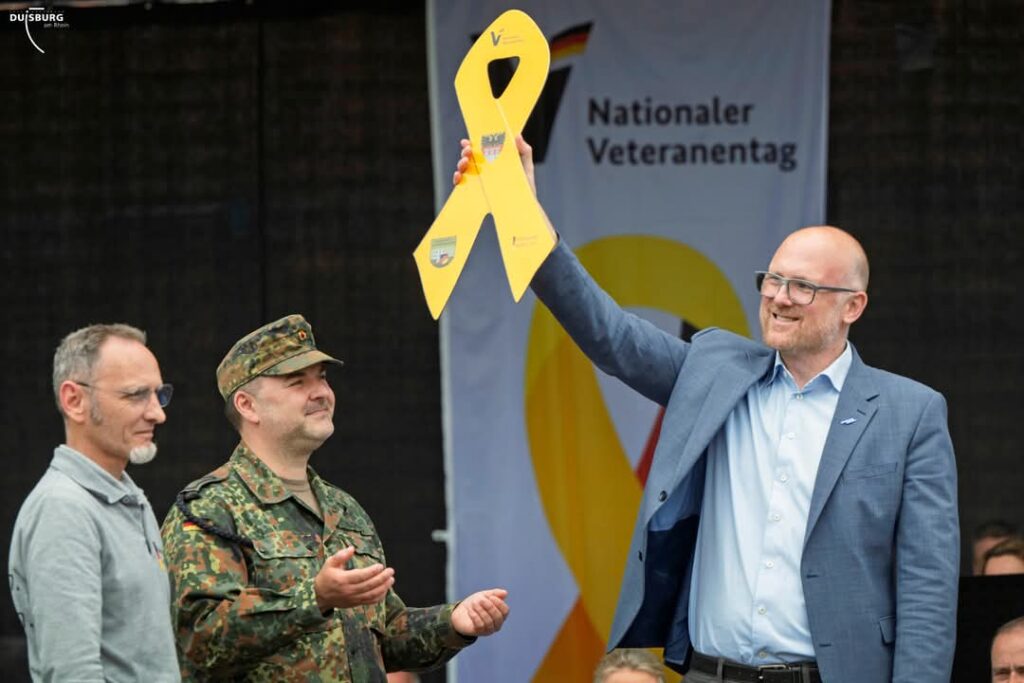 Christophe Böckling und David Althans mit Oberbürgermeister Sören Link