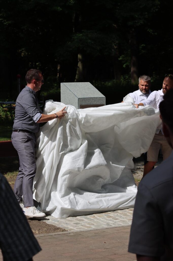 Enthüllung der Stele